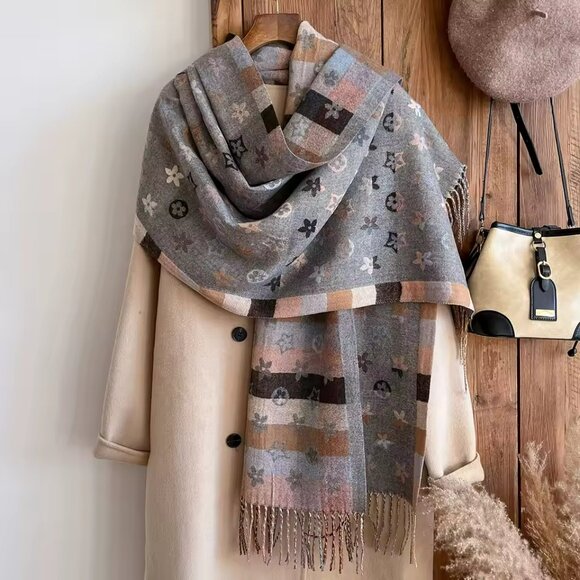 NEW! LUXURY HIGH END VIBES WRAP SCARF SHAWL - Picture 3 of 3